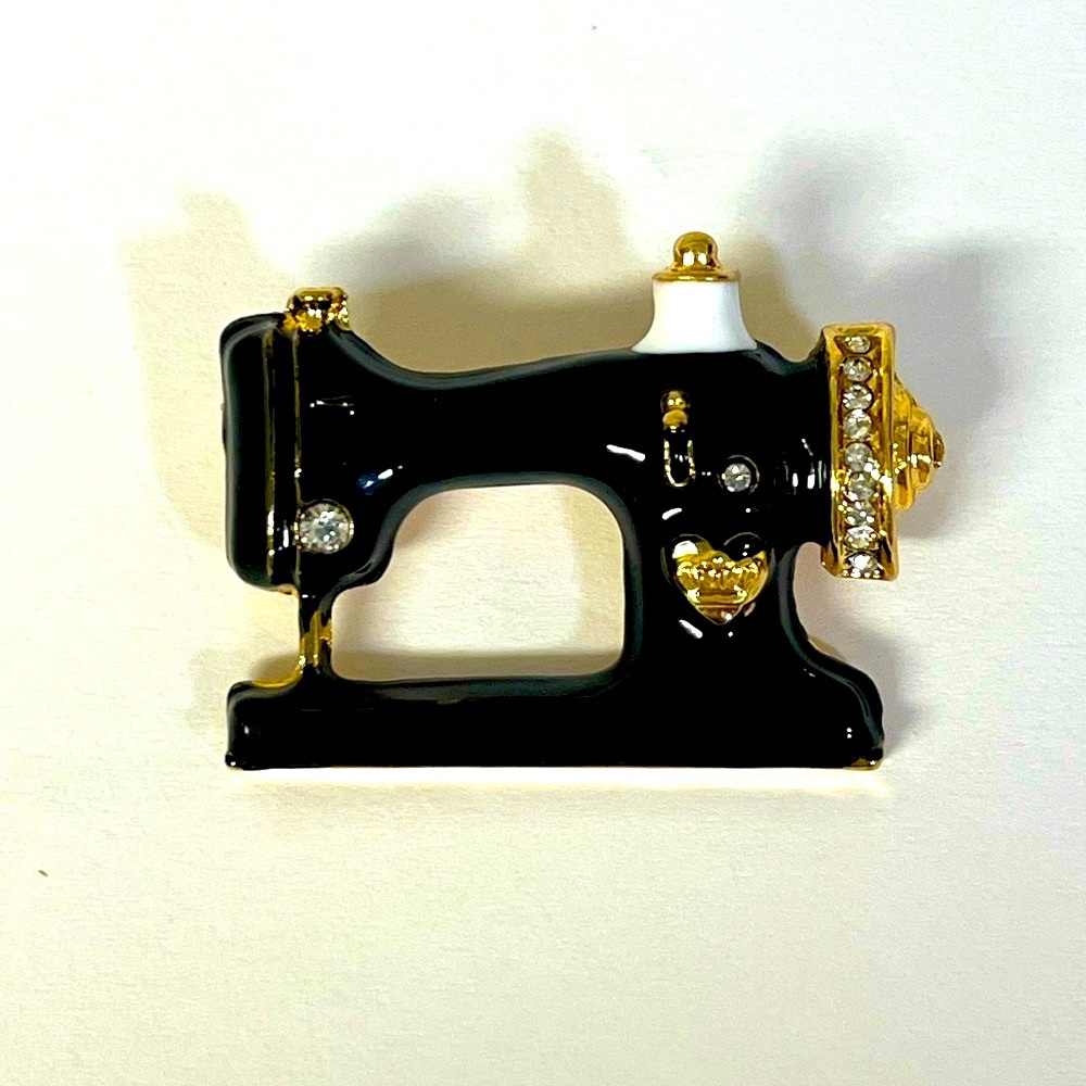Brooch- Vintage sewing machine, NIP, blk enamel paint, rhinestones  1.25 x1”